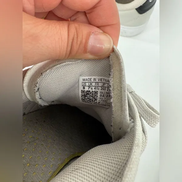 Adidas Men's Gray and Black Sneakers - Image 4