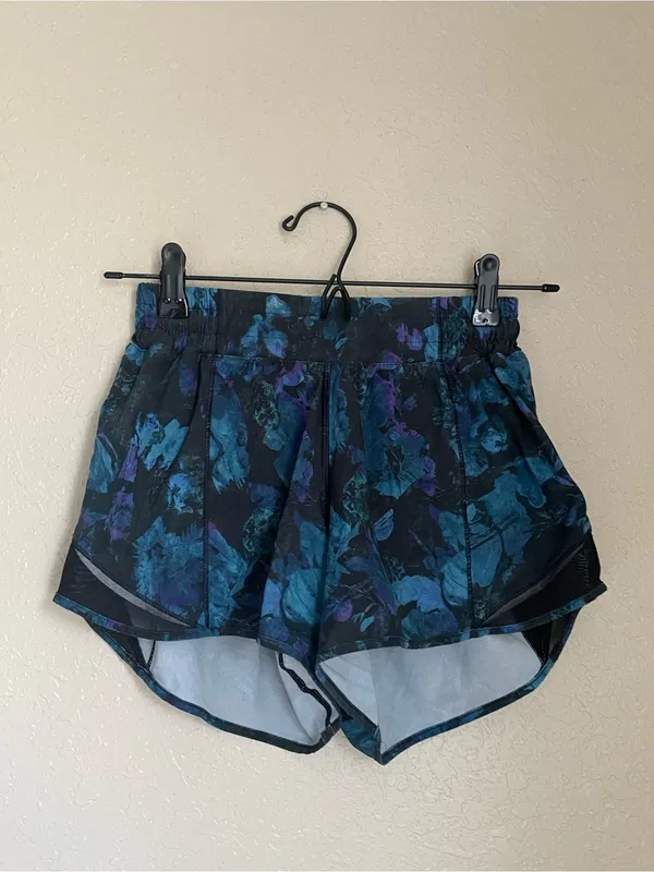 Lululemon Hotty Hot Short II Size 4 Floral Shift Blue Multi / Black - Image 6