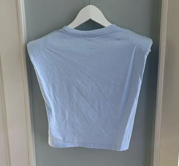 Aritzia Babaton Shoulder Pad Cropped Tank - Image 3