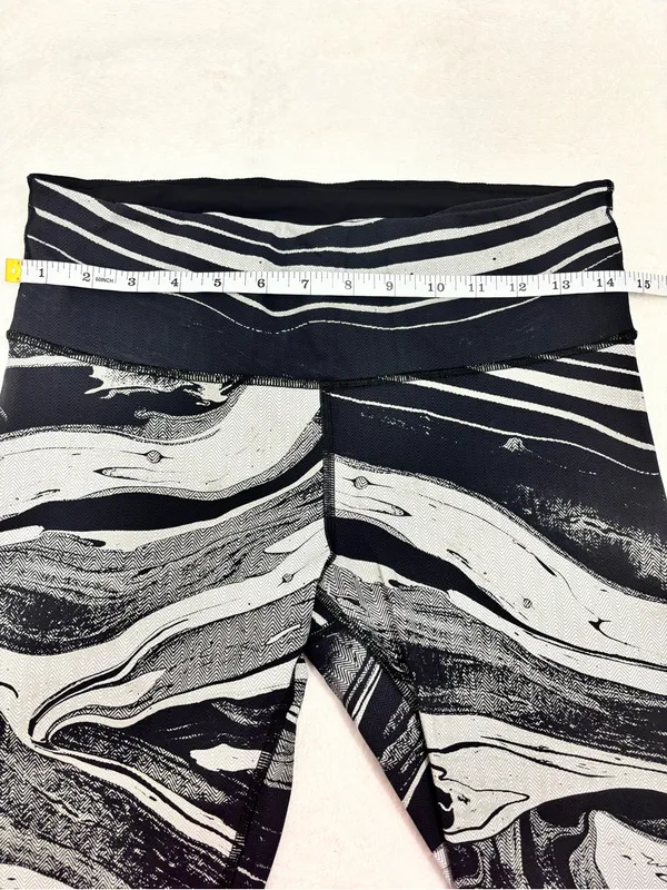 lululemon athletica Black & White Marble-Print Leggings Size 8 - Image 4