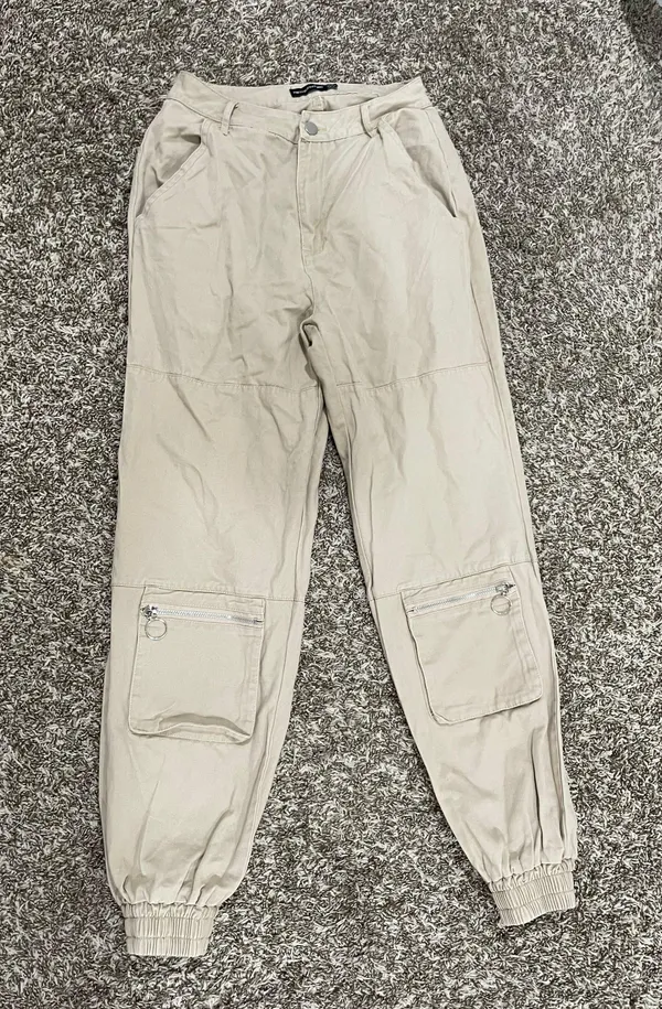 Pretty Little Thing High Rise Cargo Jeans With Flap Pockets / Cargo Pants size 8 - Image 5