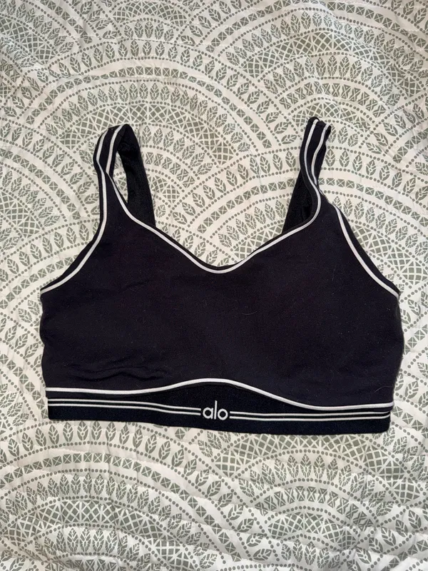 Alo Yoga - Image 4