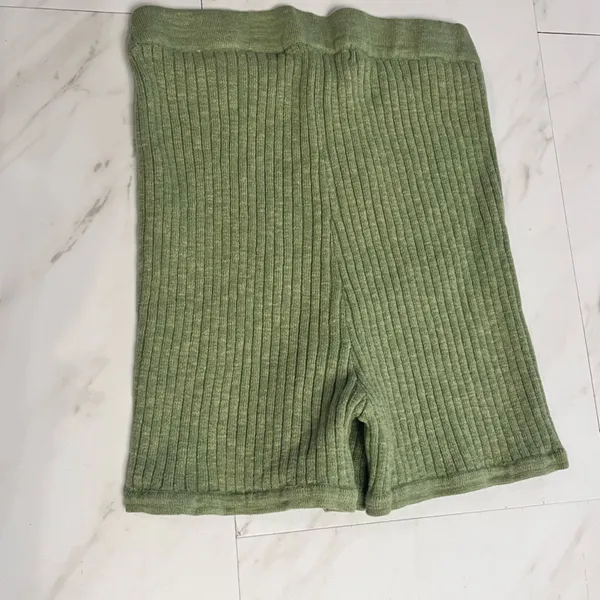 Free People Beach Green Knit pull on short size small - Image 4