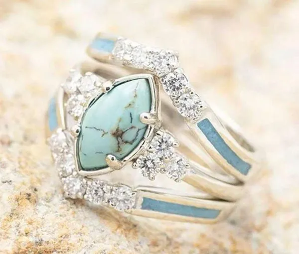 ⚠️ Clearance NWT Three in one hollow turquoise ring with rhinestones. - Image 4