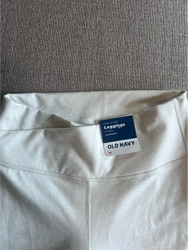 New Old Navy Cloudsoft Leggings - Image 3