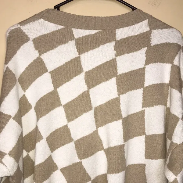 Hollister Women’s Knit Checkered Pattern Print Beige White Cropped Sweater - Image 7