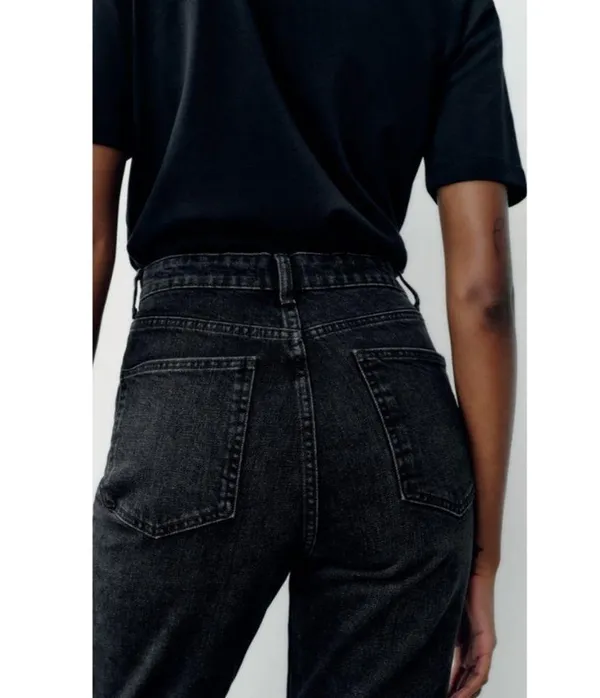 Zara Mom Fit High Rise / high waist Jeans in faded effect Black color - Image 4