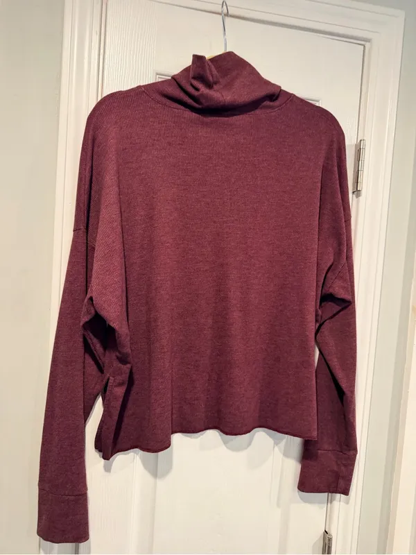 American Eagle Size M Burgundy Cowl Neck Hi Low Hem Long Sleeve Waffle Knit Top - Image 8