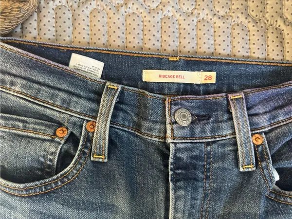 Levi's Women's Medium Blue Wide-Leg Flare Jeans - Image 4