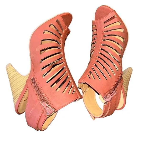 Delicious Women’s Burgundy Heels(Size 5.5) - Image 2