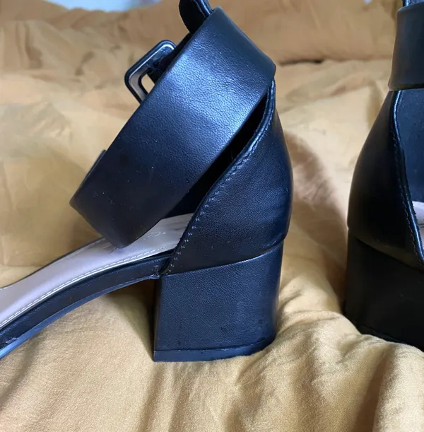 Black strappy heels Size 6.5 - Image 3