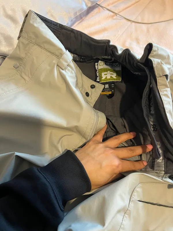 Burton Women's Snowboarding Pants - Image 5