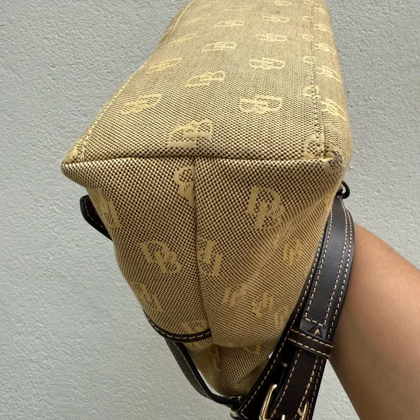 Dooney & Bourke Vintage Signature Monogram Sholderbag Canvas Double Pocket B‎ - Image 8