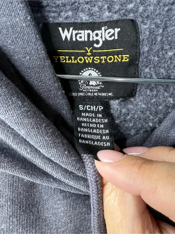 Wrangler x Yellowstone Dutton Ranch Cropped Graphic Hoodie Sweatshirt - Image 5