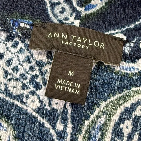Ann Taylor Factory Womens Navy Blue Paisley Faux Wrap Top Size M 875502‎ FA23 - Image 2