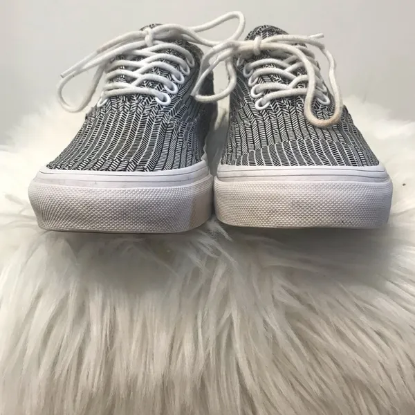 VANS TC6D Black & White Geometric Chevron Pattern sz 8 - Image 3