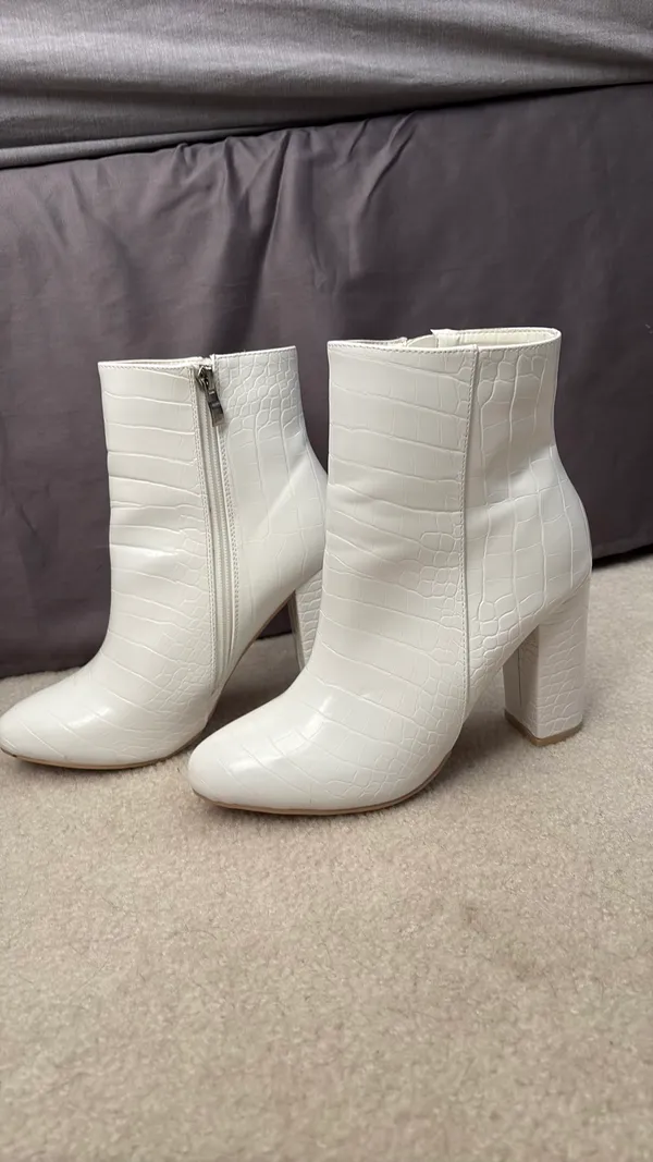 Pretty Little Thing White Boots - Image 3