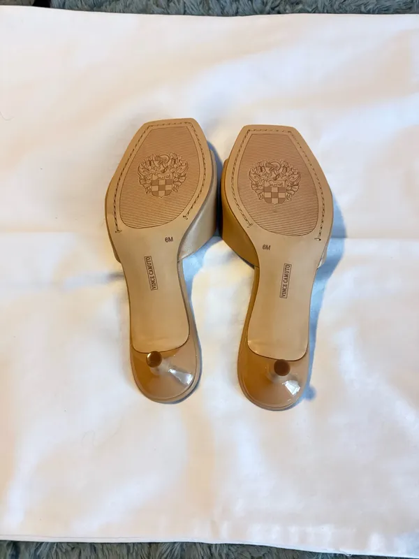 Vince Camuto Slip on Sandal low heel - Image 3