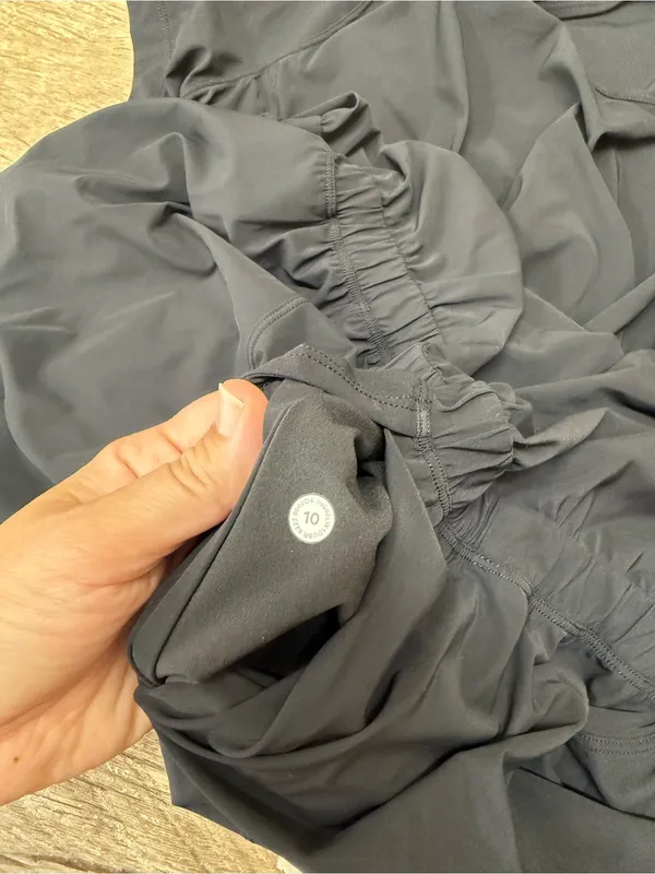 Lululemon Lightweight High-Neck
Romper size 10 - Image 8
