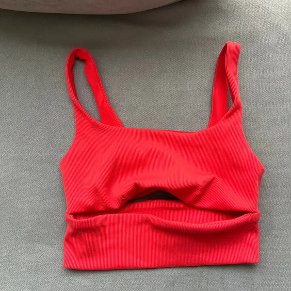 Alo Yoga Slit Bra Red Hot Summer S - Image 2