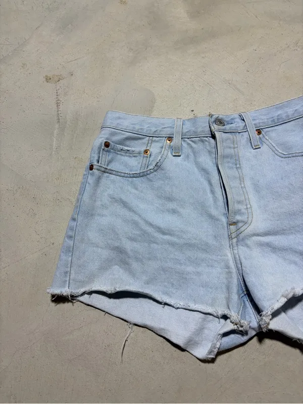 Levi’s 501 Light Wash Denim Cutoff Shorts Women 28 - Image 4