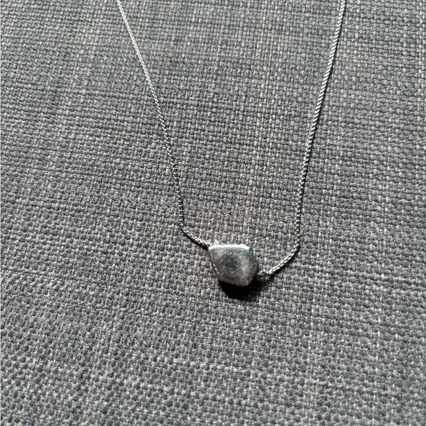 Kendra Scott Necklace - Image 3