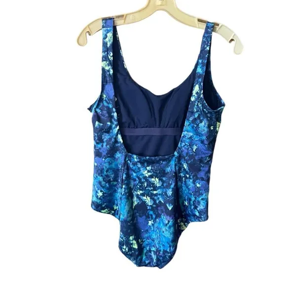 NWOT Nike one piece swim suit - Image 2