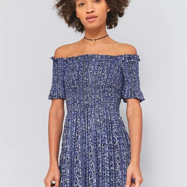 Urban Outfitters Kimchi Blue Picnic Blue Floral Smocked Midi Dress size S - Image 4