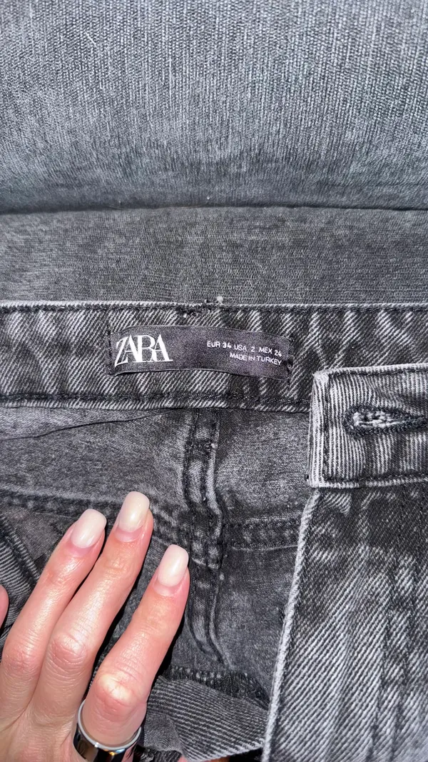 Zara Black Barrel Jeans - Image 2