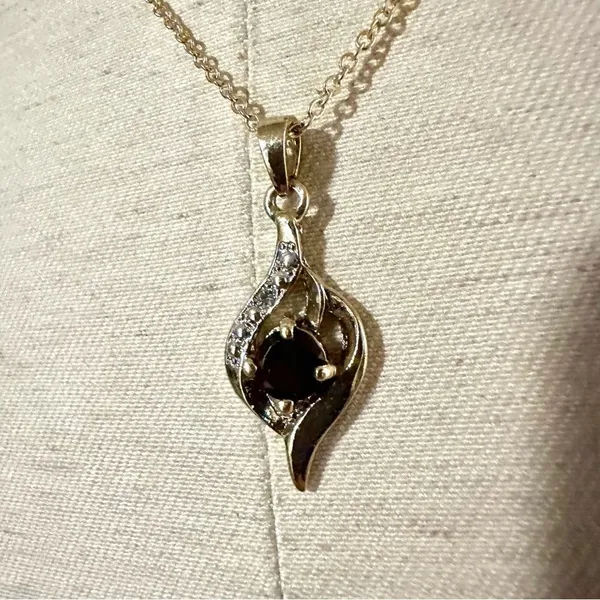 Gold tone rhinestone dainty pendant necklace - Image 2