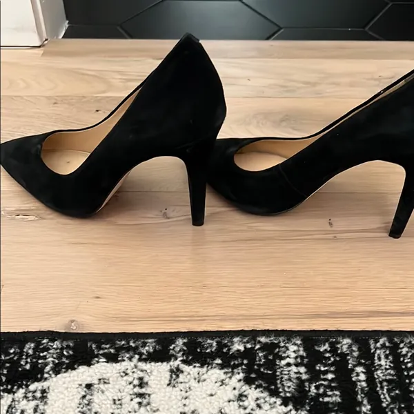 Gianni Bini Black Pointed-Toe Heels - Image 4