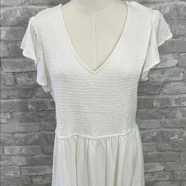 Meroketty White smocked V-neck tiered midi dress - Image 3