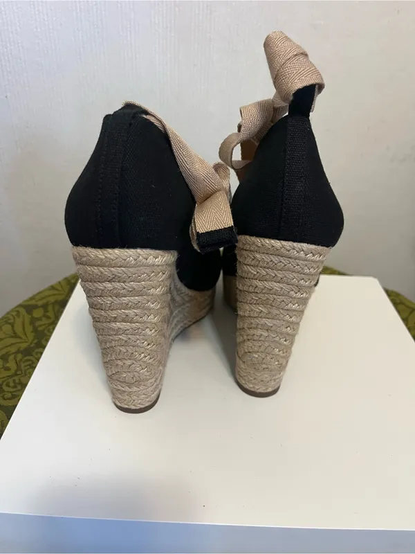 Jessica Simpson Black Wedge Espadrille Heels with Tan Ankle Wraps - Image 4