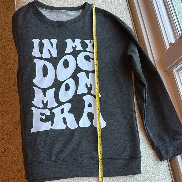 NWOT Dog Mom Sweatshirt Gray Size M - Image 7