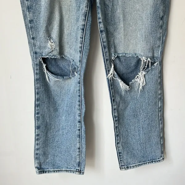 Pacsun Women’s Distressed Light Wash‎ Denim Mom Jeans Size 30 ⬛️ - Image 3