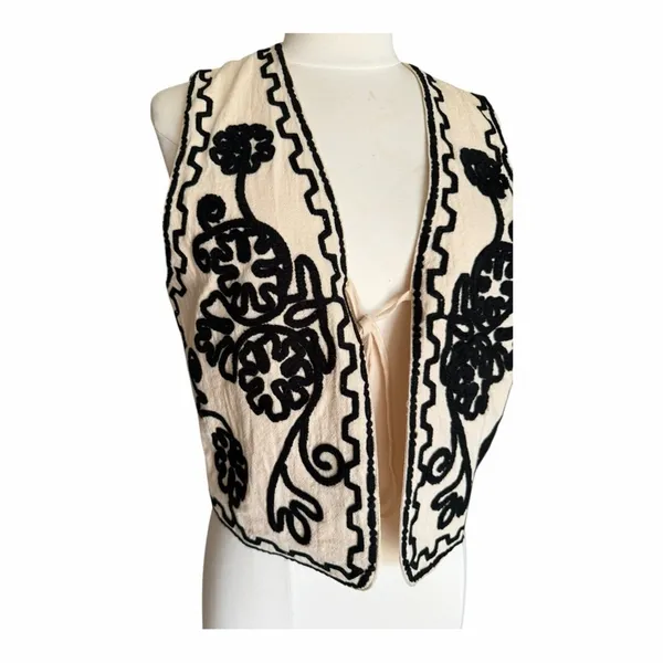 Daniel Collection Embroidered Vest Small NWT Ecru Black Boho Tie Front Cropped - Image 2