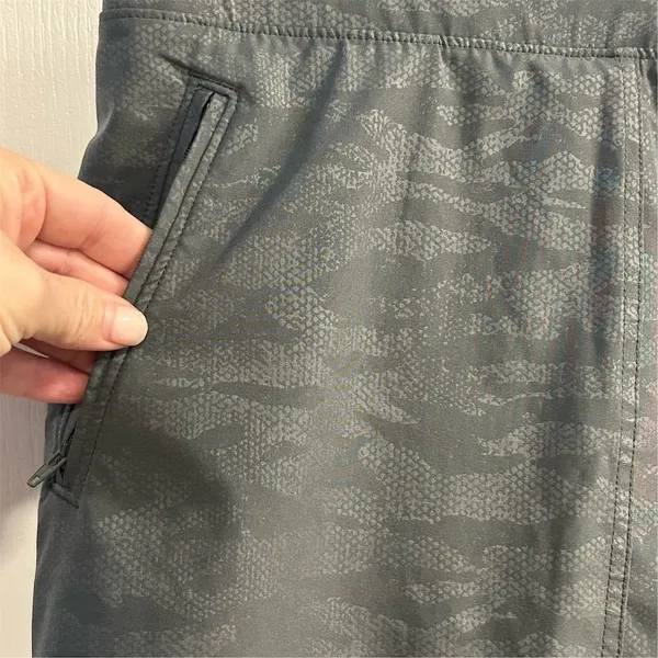 Orvis Women's Camo Skort Size S Green Stretch Travel Casual‎ Short - Image 9