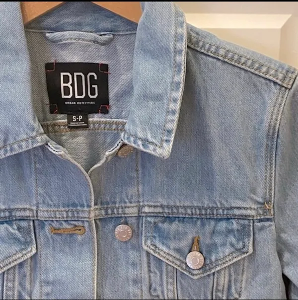 Urban Outfitters BDG Crop Denim Jean Trucker Jacket S Retro - Image 4