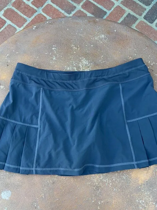Athleta gray accordion tennis skirt w/ built in shorts size L #tennis #athletic - Image 2
