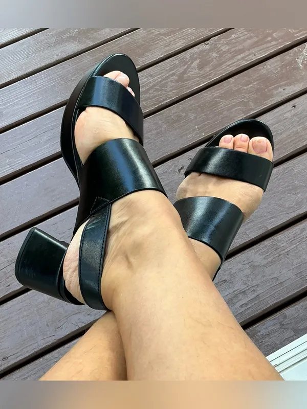 Modern leather Wide-Strap Block Heel Sandals 🌹 - Image 13