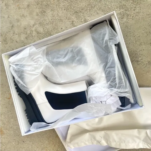 NEW Good American Platform Chelsea Boot White‎ Leather Size 9 - Image 8