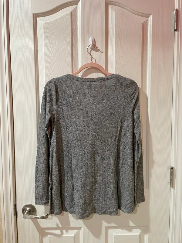 Hollister Must Have Collection Long Sleeve Tee - Image 3