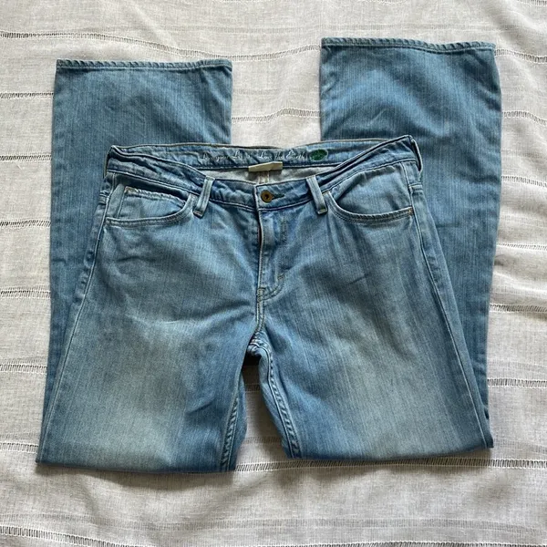 Levi's light wash low flare denim. - Image 3