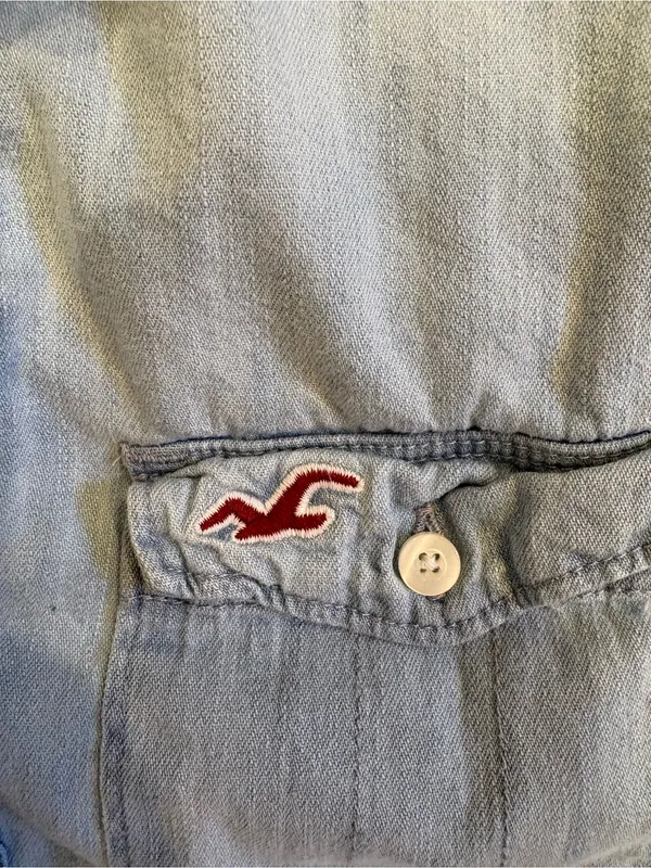 Hollister Light Wash Chambray Denim Button Front Shirt XS Casual Coastal Cowgirl - Image 3