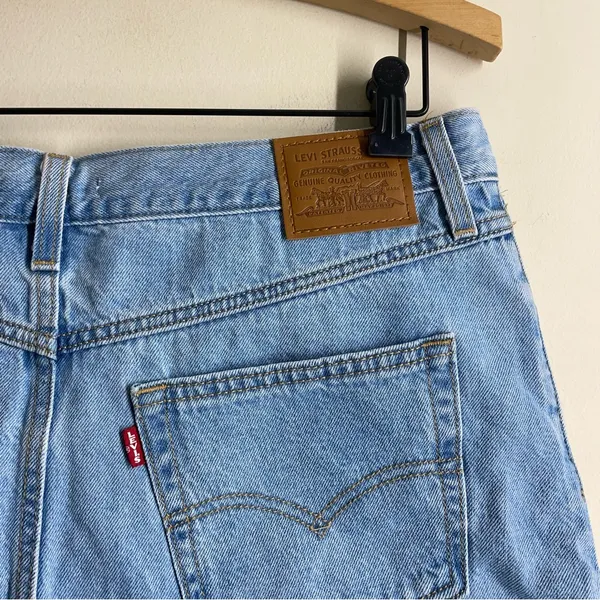 Levi’s 80s Mom Shorts High Rise Cuffed Denim Light Wash Size 32 - Image 7