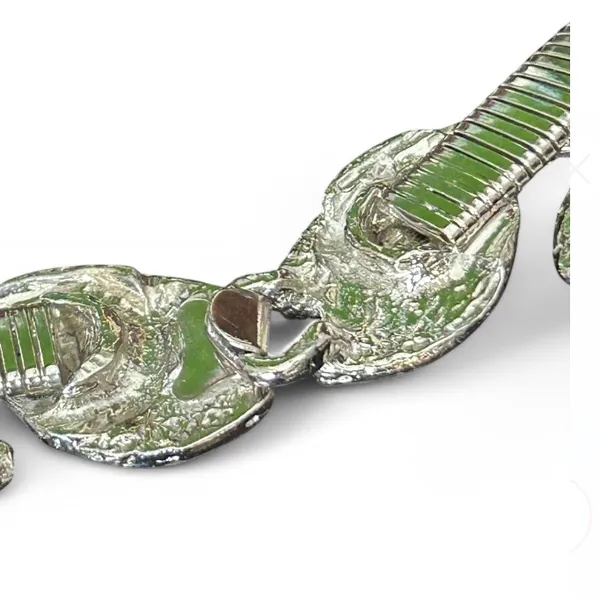 silver-tone belt with two fish heads that connect at the center. - Image 5