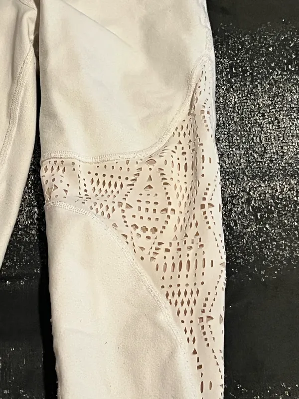 Womens XS Alo Yoga West Coast Laser Cut High Waisted Leggings- White - Image 4