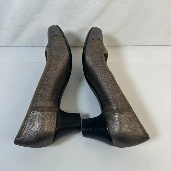Munro American Jillian Taupe Metallic Suede Block Heel Pumps Shoes Womens 8 M - Image 9