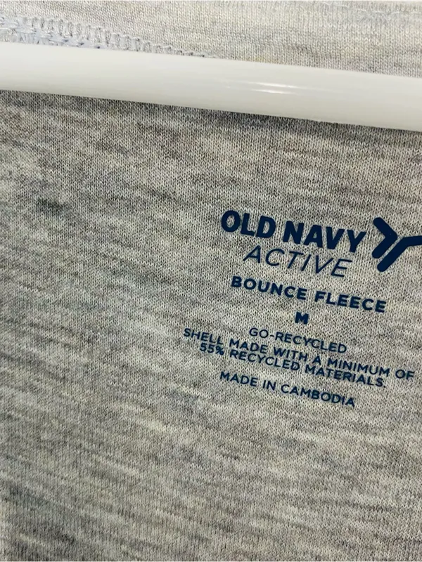 OLD NAVY Active Bounce Fleece Twist Cropped Sweatshirt - Image 4