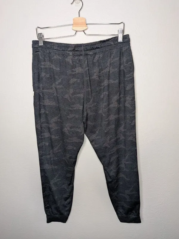 Vuori Camo Gray Performance Joggers Size Small Pull On Activewear - Image 8
